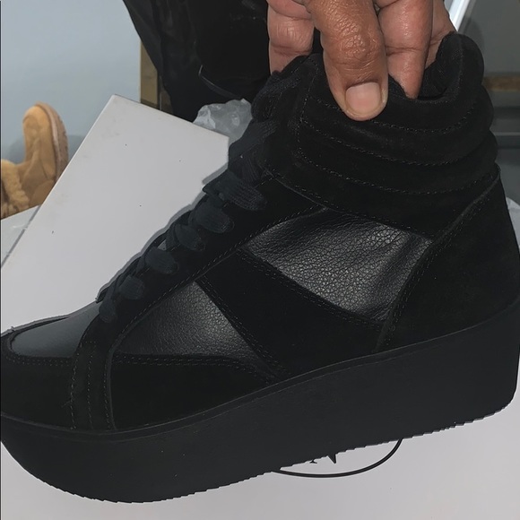 Steve Madden Shoes - ❤️NIB❤️ Steve Madden Heel Sneakers 👟